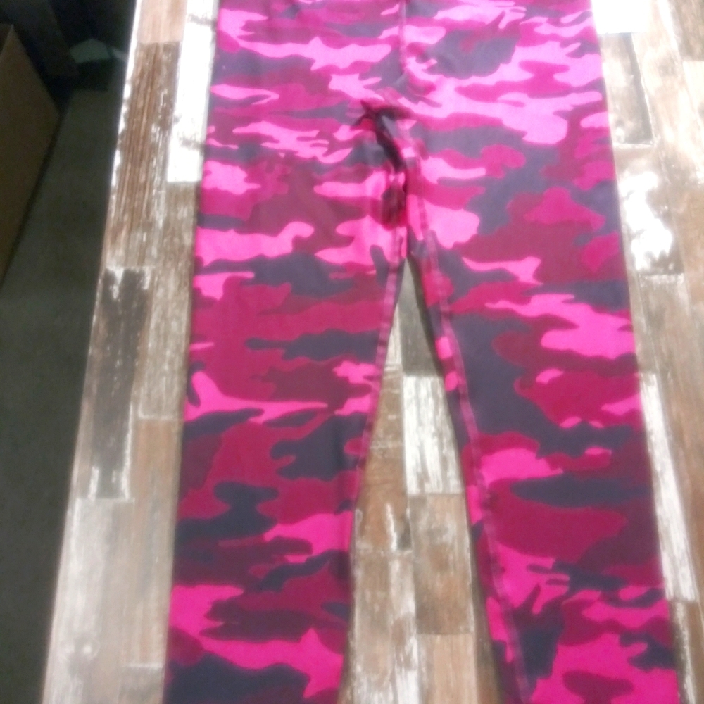 These so cute camouflage yoga pants active wear